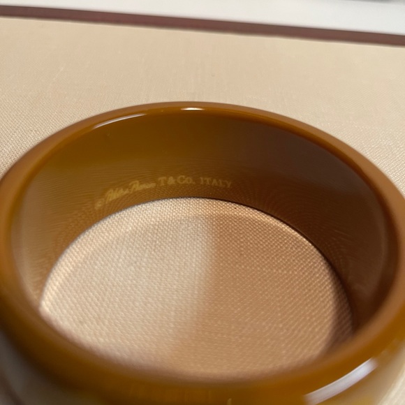 Tiffany & Co. Paloma Picasso Tan Caramel Zellige Resin Bangle with pouch and box - Picture 7 of 7